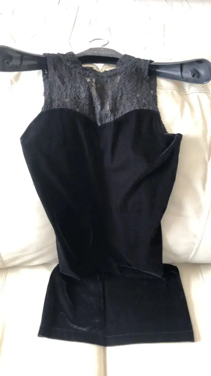 Vestido negro de encaje Griffo