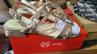 Sandalias doradas de cuero Giani Da firenze - miniatura 2