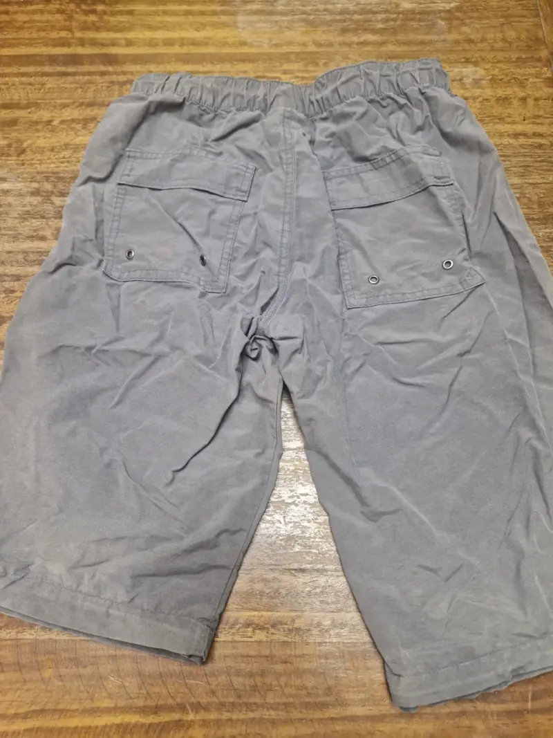 Bermudas grises para niño con bolsillos - 3