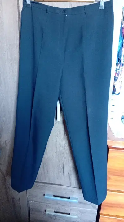 Pantalón de vestir negro para mujer - miniatura 1