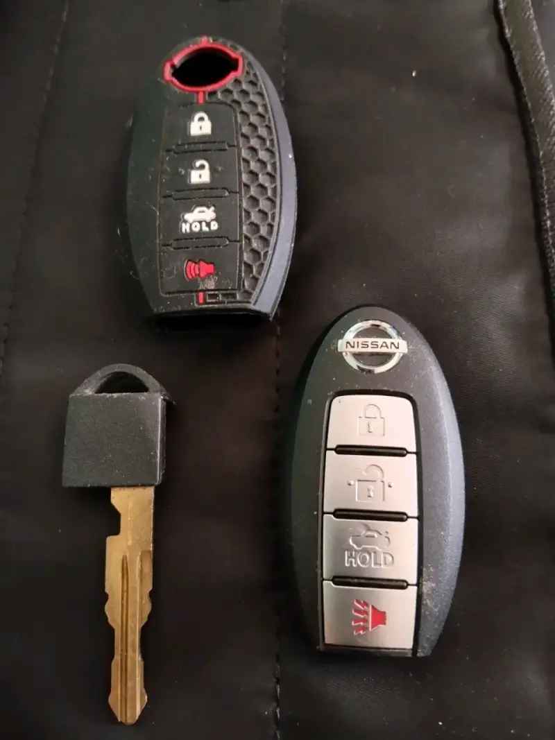 Llave inteligente para auto Nissan con control remoto - 1