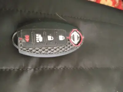 Llave inteligente para auto Nissan con control remoto - miniatura 3