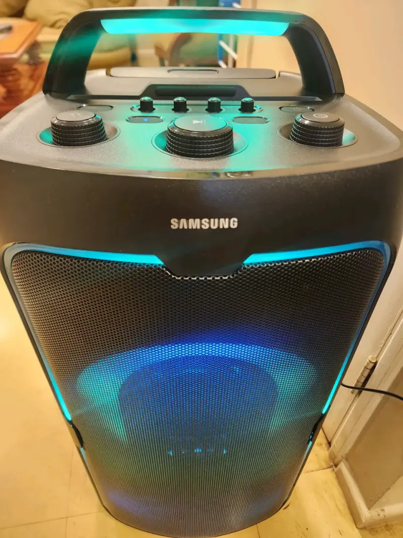 Parlante Samsung Sound Tower ST50F con luces LED - 4
