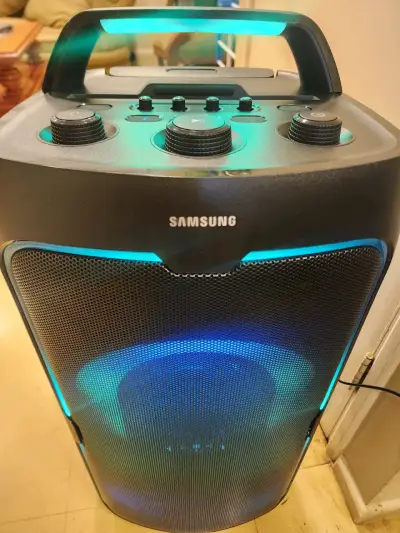 Parlante Samsung Sound Tower ST50F con luces LED - miniatura 4