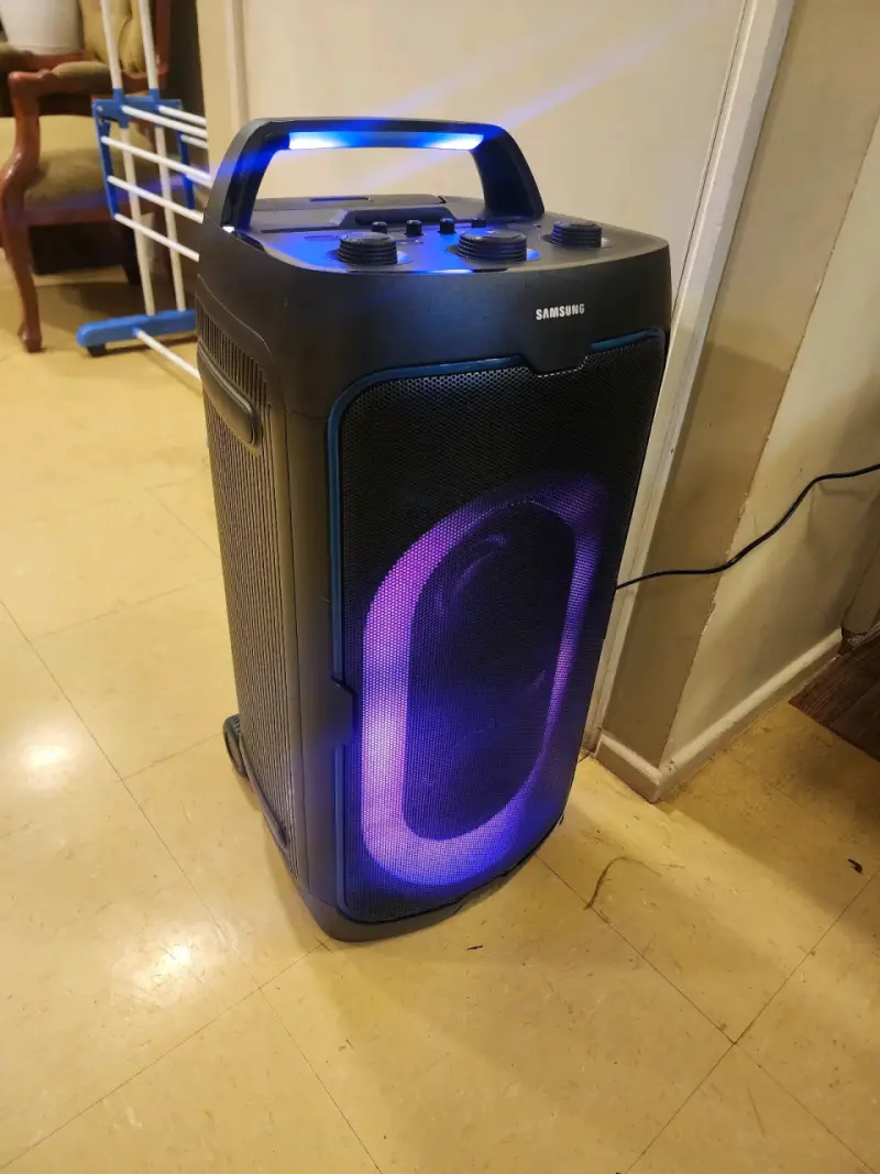 Parlante Samsung Sound Tower ST50F con luces LED - 5