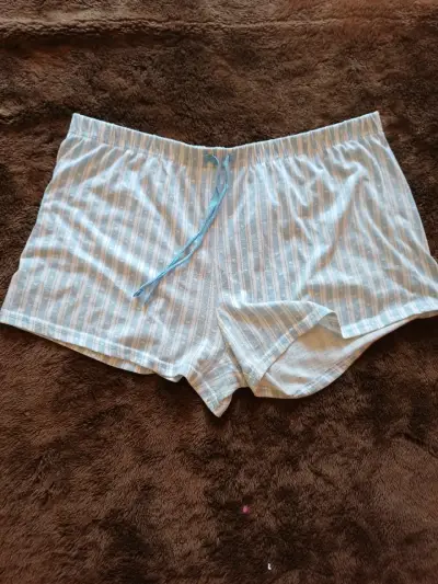 Shorts de dormir a rayas con corazones - miniatura 1