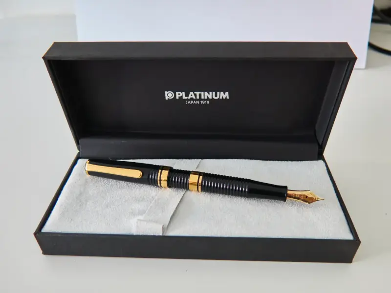 Pluma estilográfica Platinum #3776 Black Gathered - 3