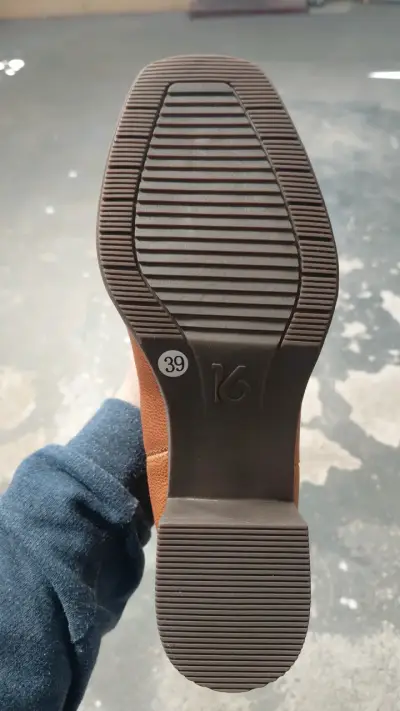 Botines de cuero marrón con tacón bajo - miniatura 2
