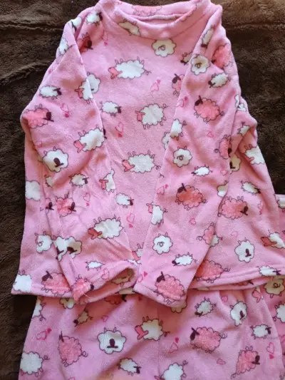 Pijama polar infantil rosa con ovejas - miniatura 1