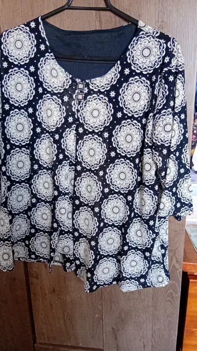 Blusa estampada de manga larga azul y blanca - miniatura 1