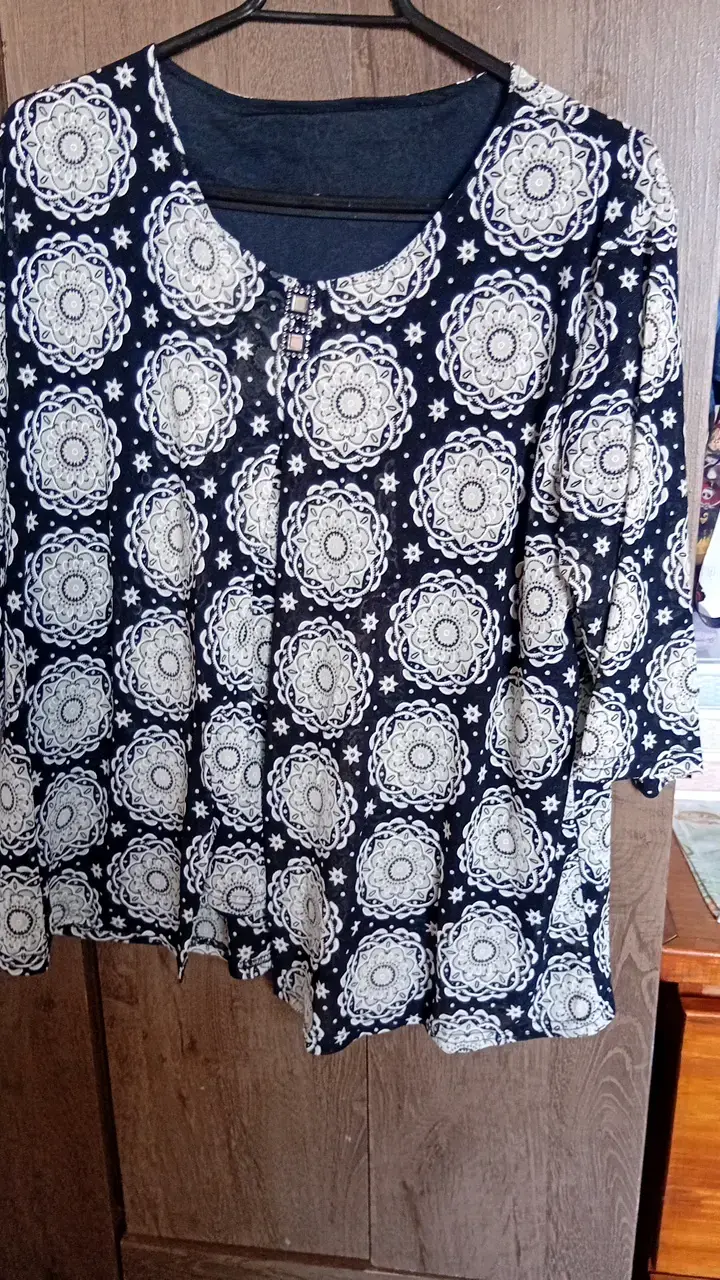 Blusa estampada de manga larga azul y blanca - 2