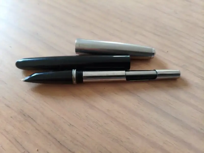 Parker 51, años 50, made in england, plumin de oro - 2