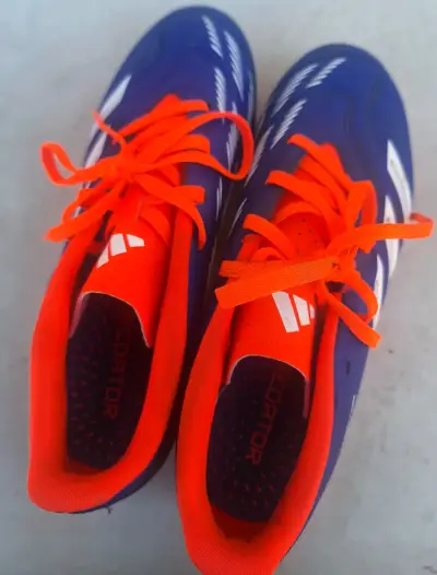 Zapatillas de fútbol Adidas Predator azul y naranja - miniatura 1