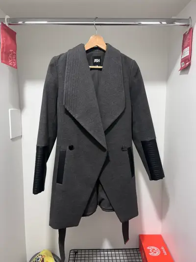 Abrigo gris ASH con detalles en cuero para mujer - miniatura 1