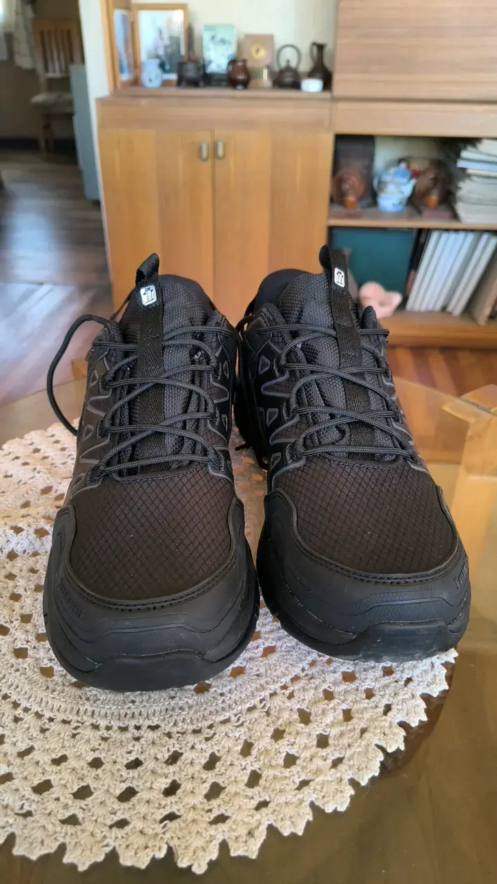 Zapatillas negras de trekking impermeables - 4