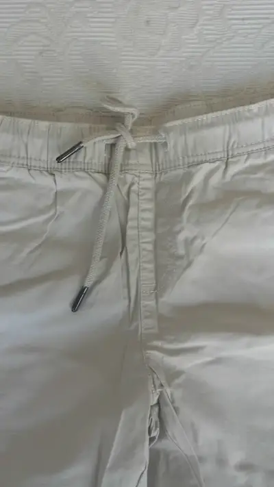 Shorts cargo beige para niño - miniatura 2