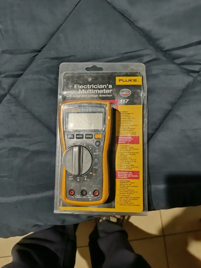 Multímetro Digital Fluke 117 con VoltAlert - 1
