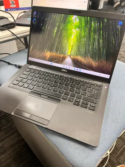 Laptop Dell Latitude 5400 con Intel i5 y 16GB RAM - miniatura 1