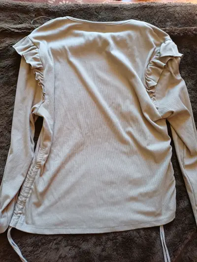 Polera manga larga con volantes beige - miniatura 1