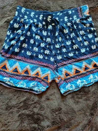 Shorts estampados con elefantes y patrones étnicos - miniatura 1