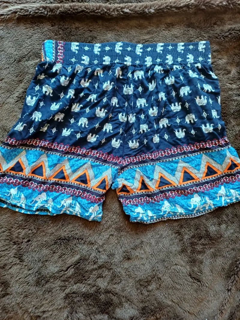 Shorts estampados con elefantes y patrones étnicos - 2
