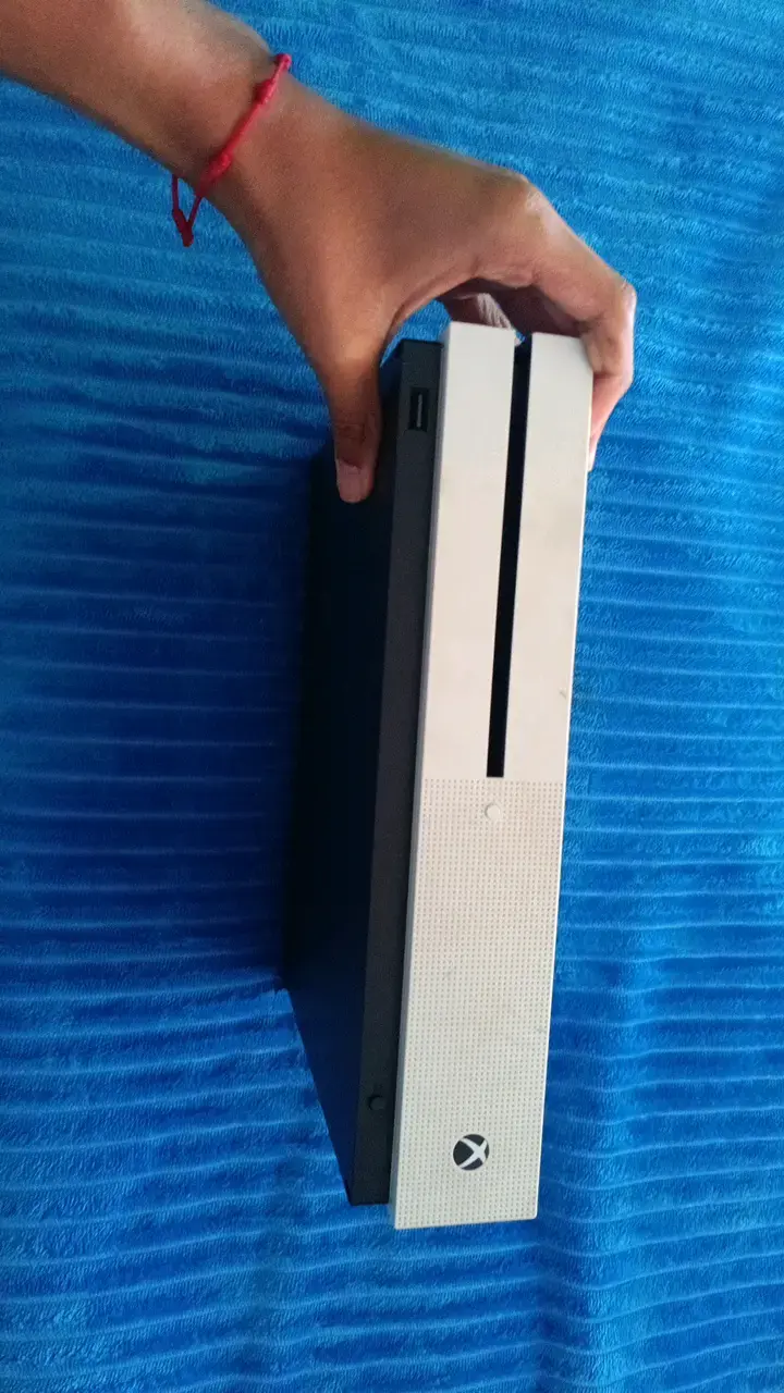 Consola Xbox One S en buen estado - 4