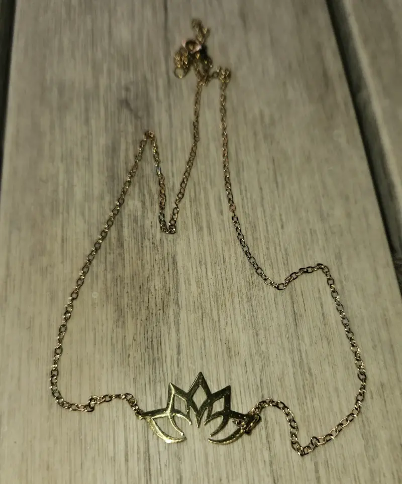 Collar de loto dorado - 2