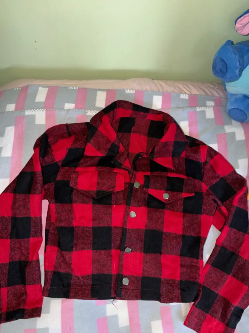 Chaqueta de franela a cuadros roja y negra