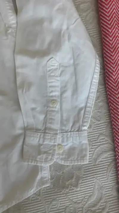 Camisa blanca de hombre con logo bordado - miniatura 3