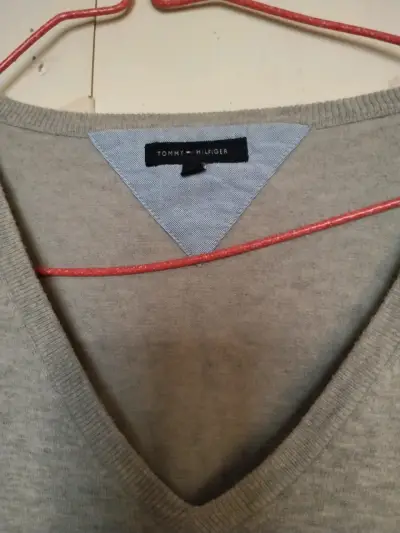 Suéter gris Tommy Hilfiger para hombre - miniatura 1