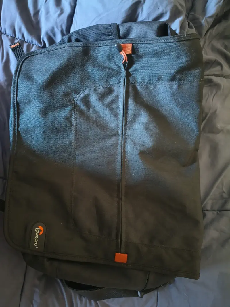 Mochila para cámara Lowepro negra y naranja - 1