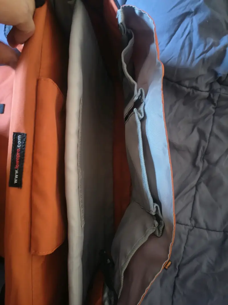 Mochila para cámara Lowepro negra y naranja - 3