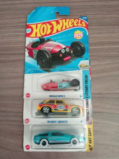 Colección de autos Hot Wheels variados - miniatura 3