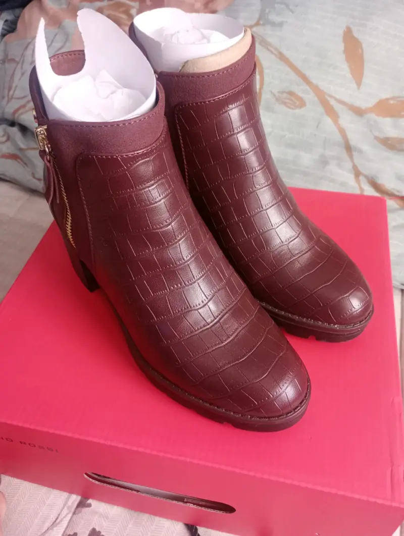 Botines de cuero marrón con diseño croco - 1