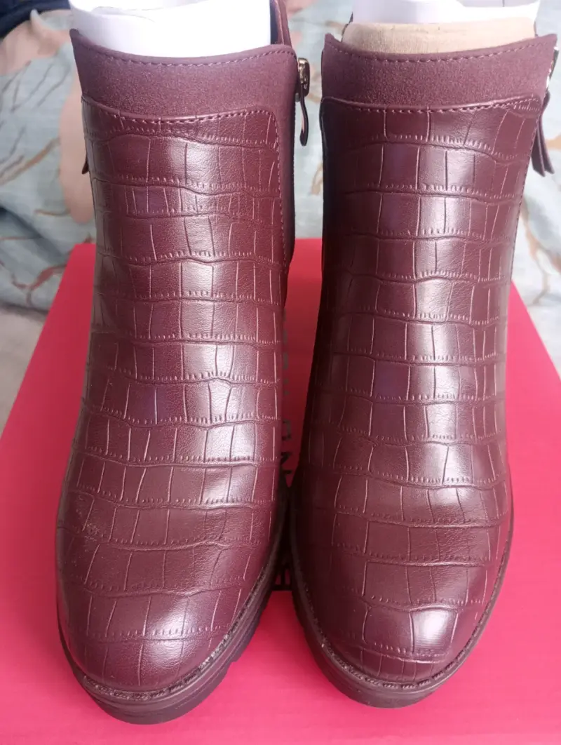 Botines de cuero marrón con diseño croco - 4