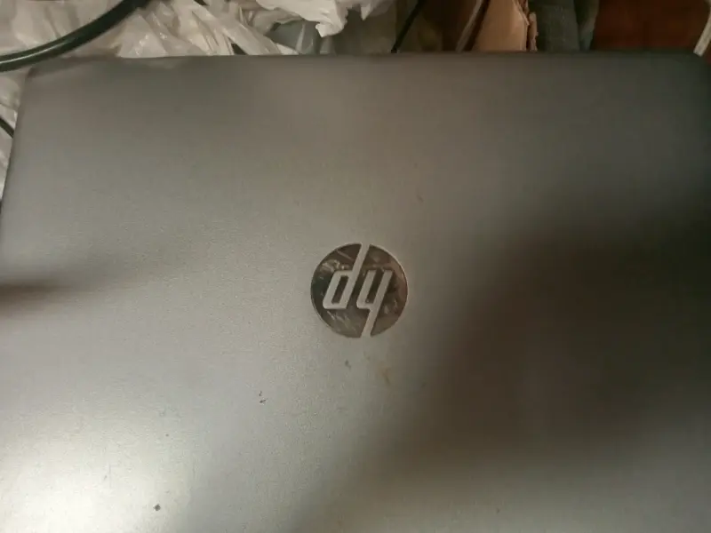 Laptop HP con cargador en buen estado - 3