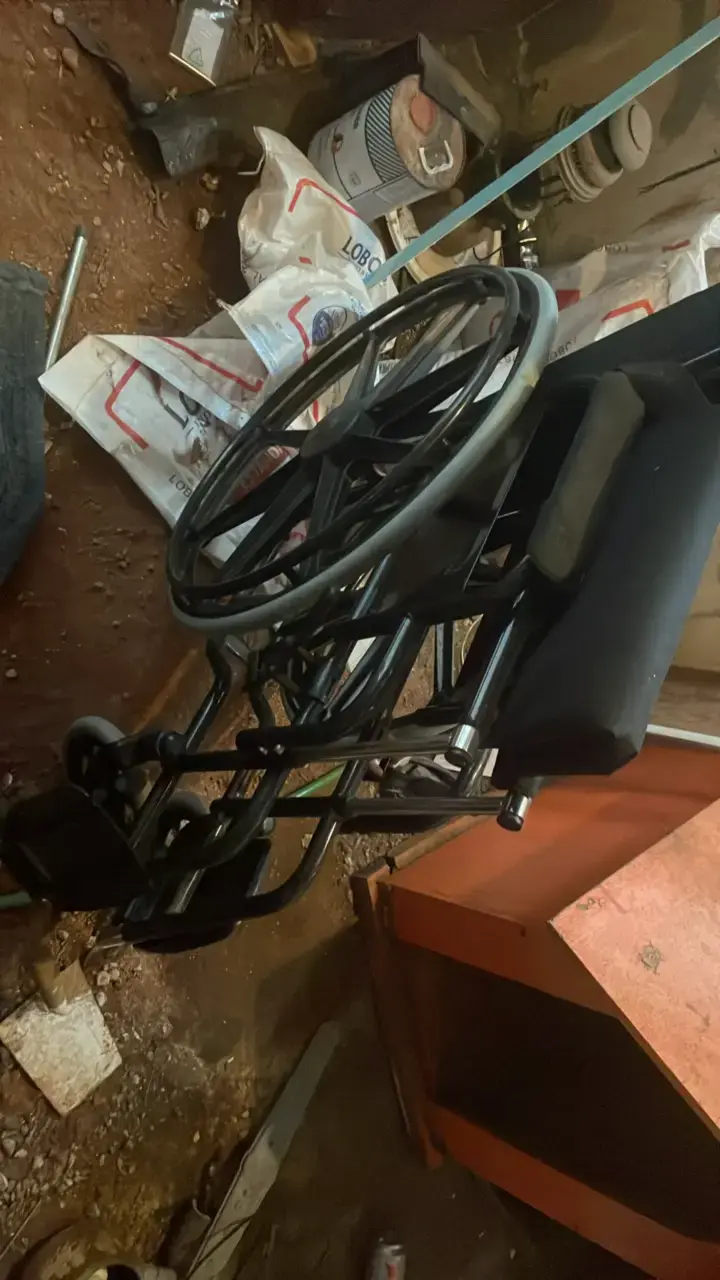 Silla de ruedas plegable en buen estado - 3