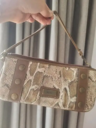 Cartera de mano XOXO estampado animal print - miniatura 2