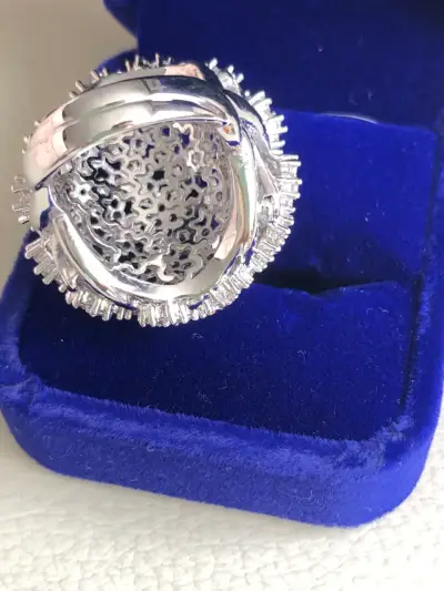 Anillo enchapado con diseño de diamantes - miniatura 3