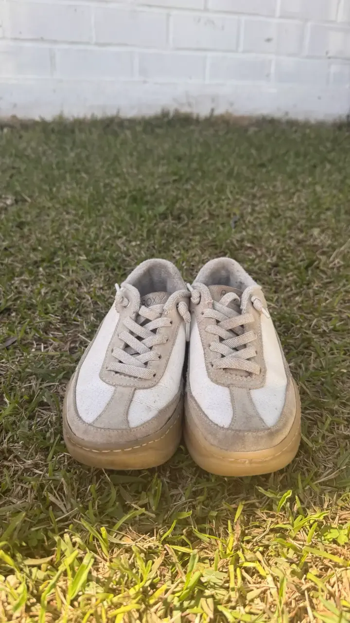 Zapatillas casuales beige Roxy con detalle animal print - 3