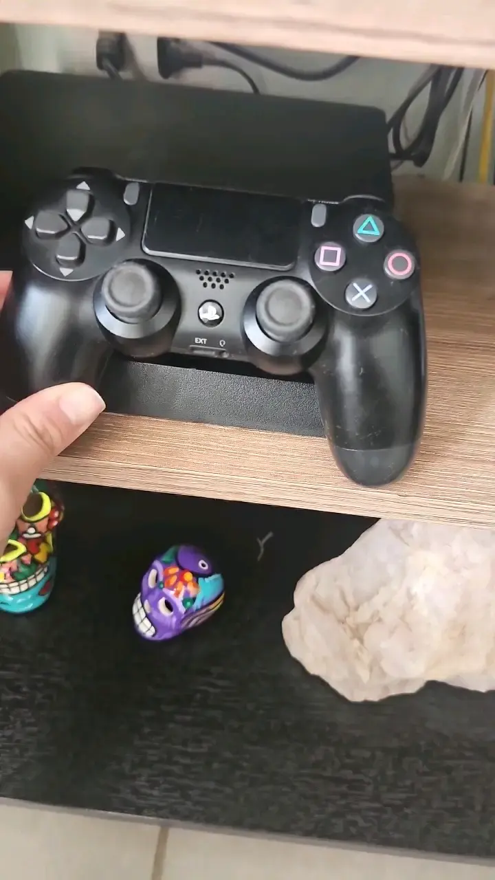 Consola PS4 Sony con control y juegos - 2