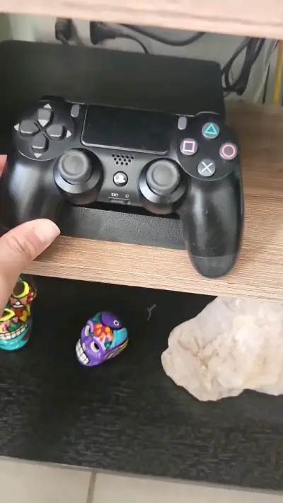 Consola PS4 Sony con control y juegos - miniatura 2
