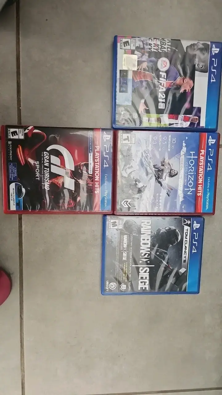 Consola PS4 Sony con control y juegos - 3