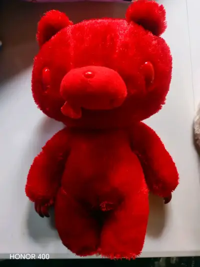 Vendo gloomi bear rojo y blanco - miniatura 1