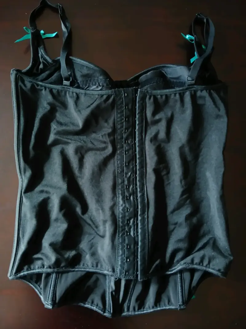 Corset negro con encaje verde - 3