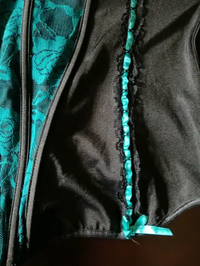 Corset negro con encaje verde - miniatura 5