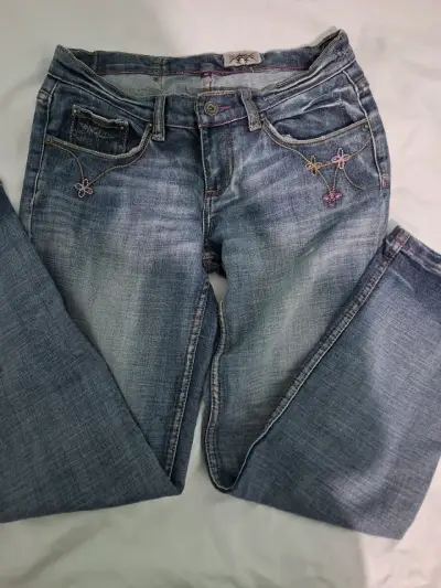 Jeans de Mujer White Tag con Bordado Floral - miniatura 1