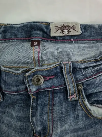 Jeans de Mujer White Tag con Bordado Floral - miniatura 2