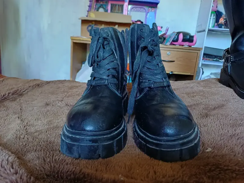 Botas negras de cuero con plataforma
