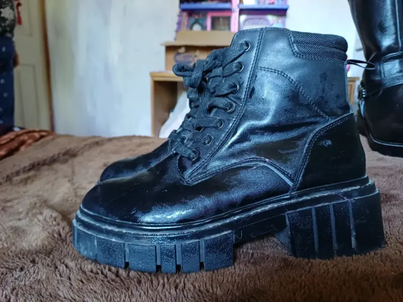 Botas negras de cuero con plataforma - 2